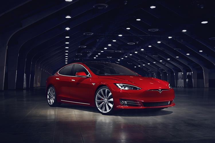 satire Snel uit Tesla Model S – EV Review - LeasePlan Insights